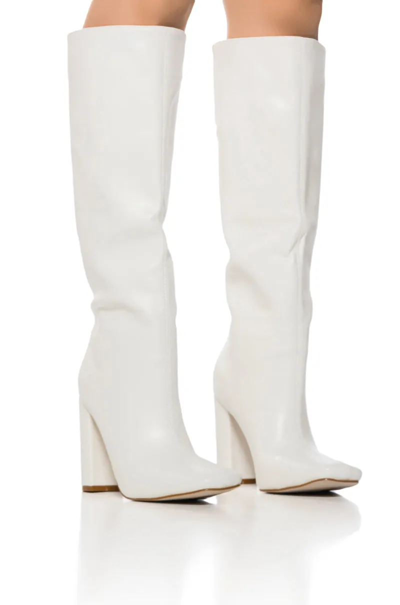 AZALEA WANG MAGNETIZED CHUNKY BOOT IN WHITE