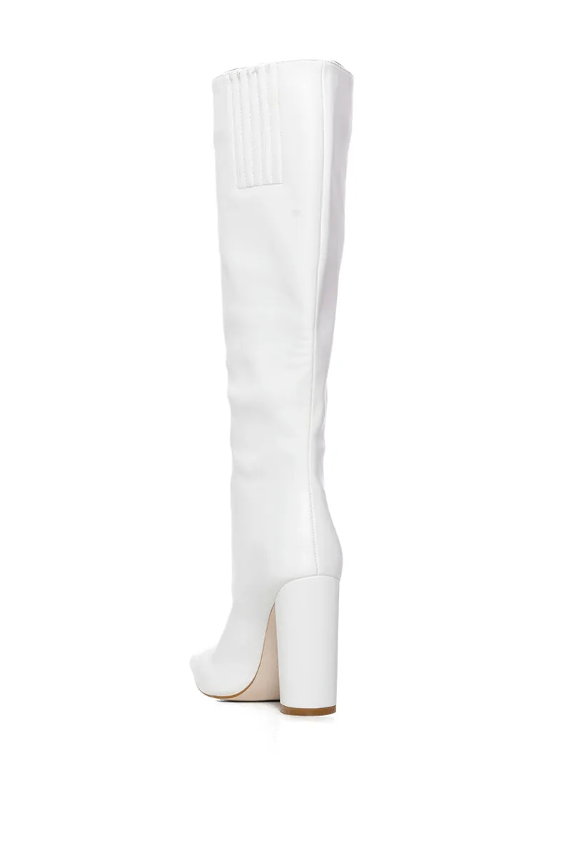 AZALEA WANG MAGNETIZED CHUNKY BOOT IN WHITE