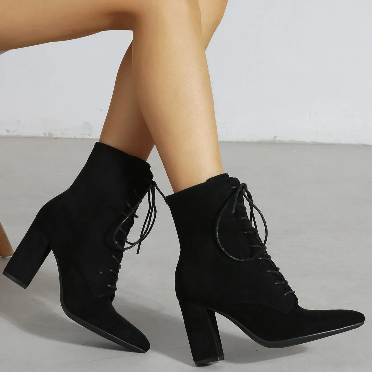 Chunky Heeled Suede Short Tube Boots